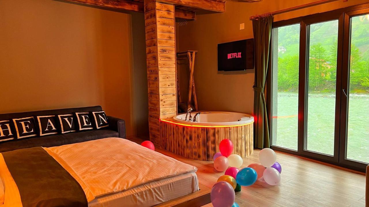 Bed and Breakfast Heaven Vip Wooden Palace Ardeşen Exterior foto